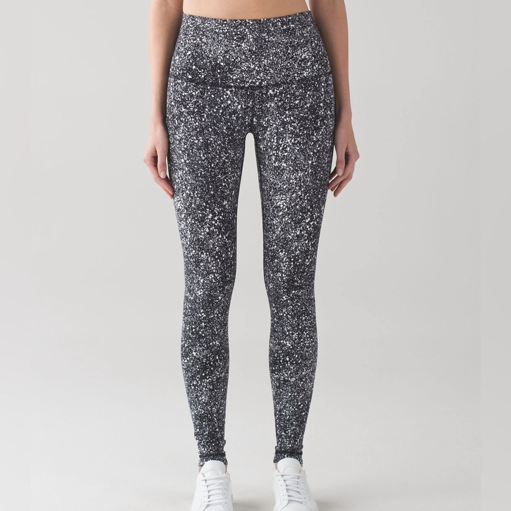 Lululemon Wunder Under Pant (Hi-Rise)
Splatter White Black Size 4 EUC
